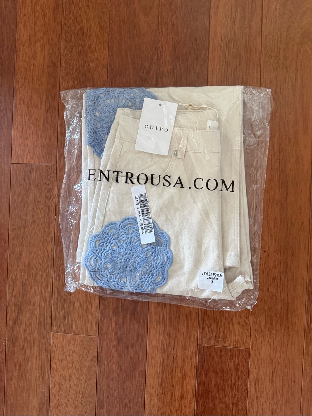 High Waisted Cream Wide Leg Jeans with Blue Crochet Appliqué size S small - Picture 4 of 4